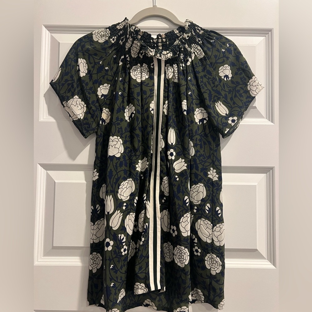 RUNGOLEE Brooklyn Blouse Navy/Green Floral 100% Silk Size XS EUC